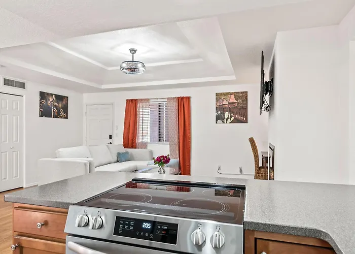 Luxurious Gated In Sabino Cyn, Style Living *