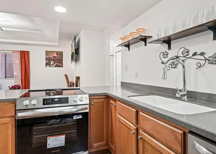 Luxurious Gated In Sabino Cyn, Style Living *