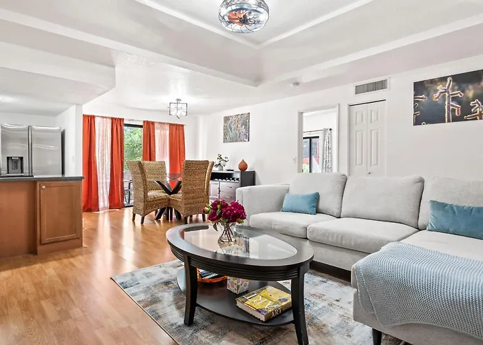 Holiday home Luxurious Gated In Sabino Cyn, Style Living