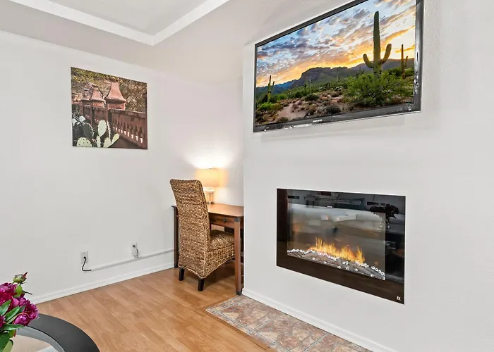 Holiday home Luxurious Gated In Sabino Cyn, Style Living Tucson