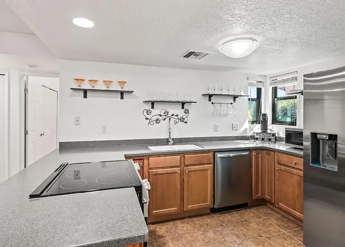 Holiday home Luxurious Gated In Sabino Cyn, Style Living *