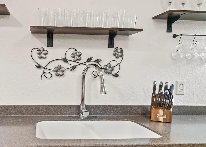 Holiday home Luxurious Gated In Sabino Cyn, Style Living *