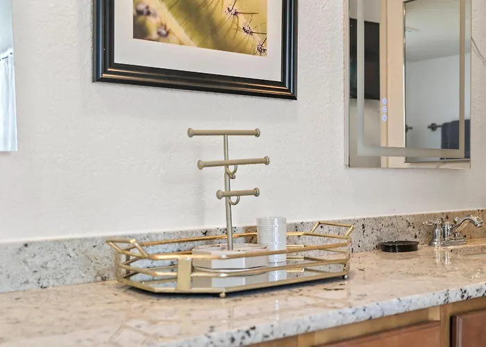 Holiday home Luxurious Gated In Sabino Cyn, Style Living *