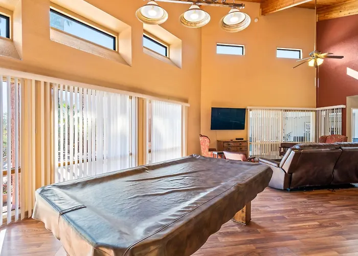 Holiday home Luxurious Gated In Sabino Cyn, Style Living